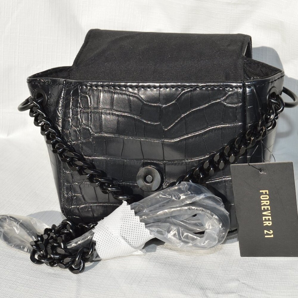 Forever 21 Handbags Curb Chain Crossbody (New).
